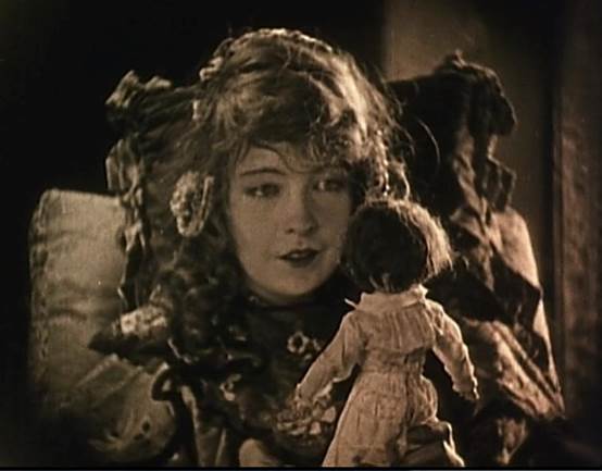 Figure 2: Lucy (Lillian Gish) in D.W. Griffith’s Broken Blossoms (1919).